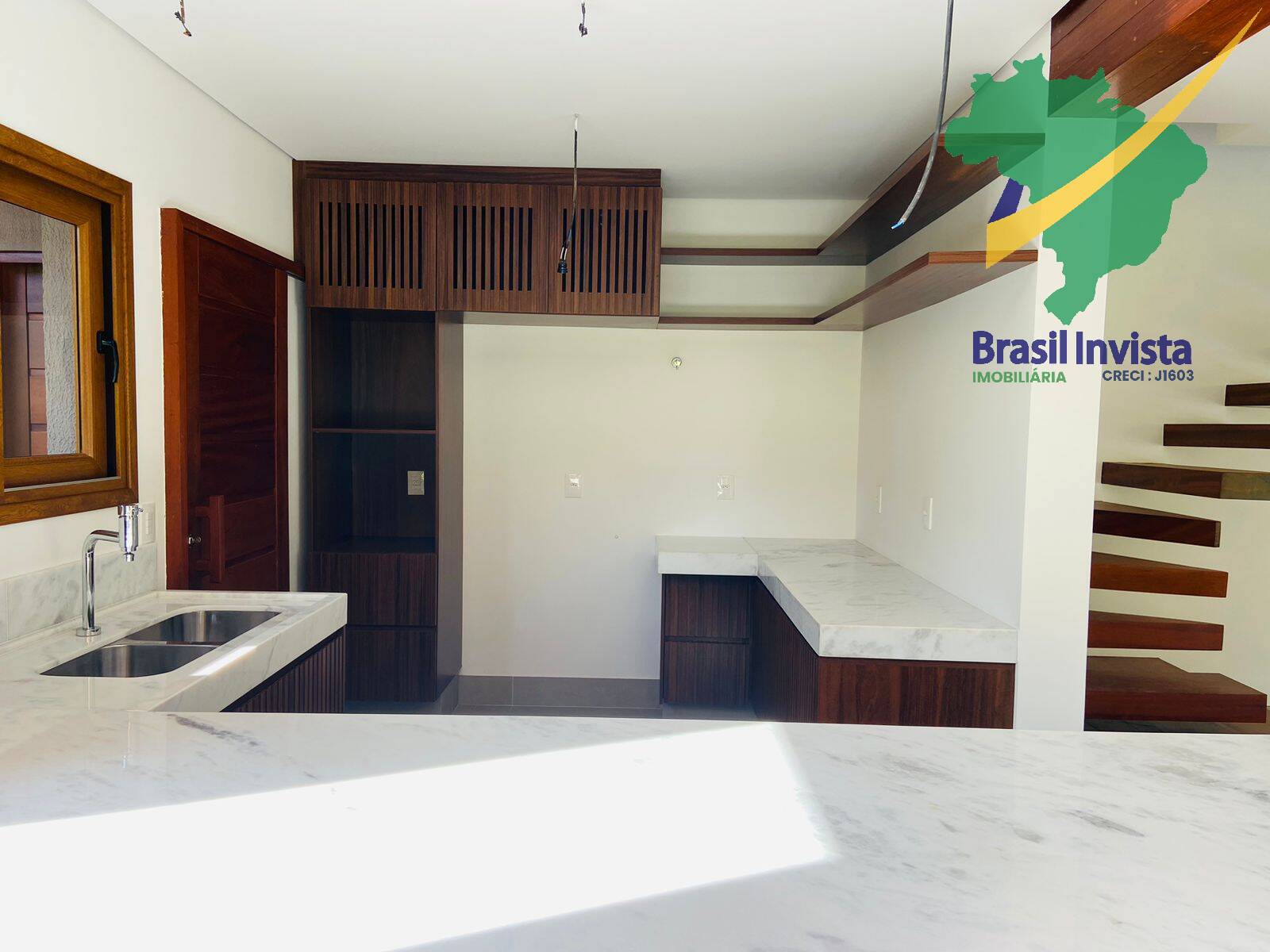 Casa à venda com 4 quartos, 331m² - Foto 8