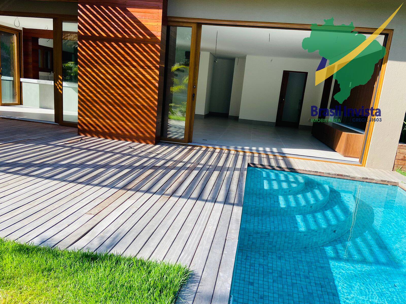 Casa à venda com 4 quartos, 331m² - Foto 9