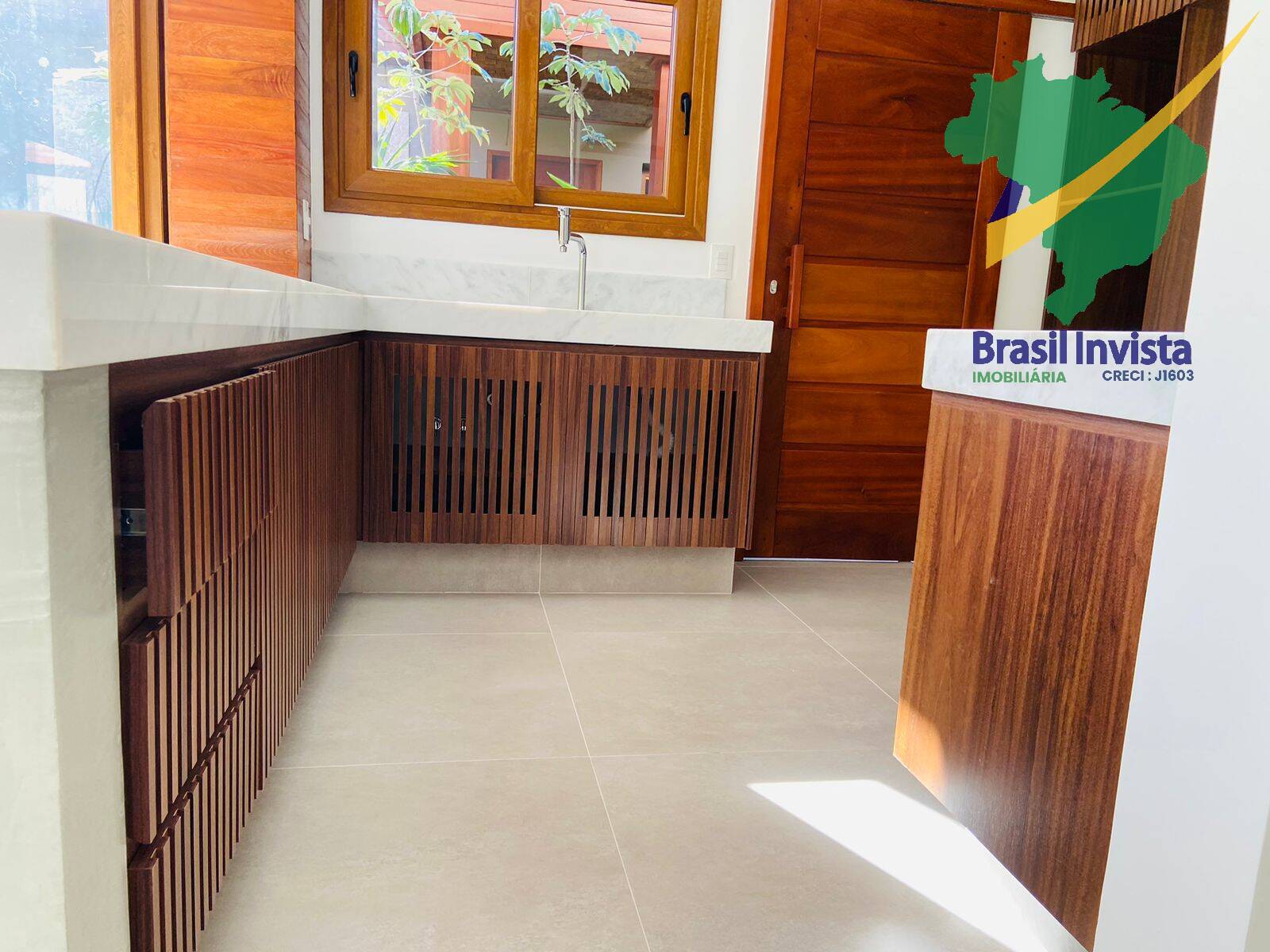 Casa à venda com 4 quartos, 331m² - Foto 14