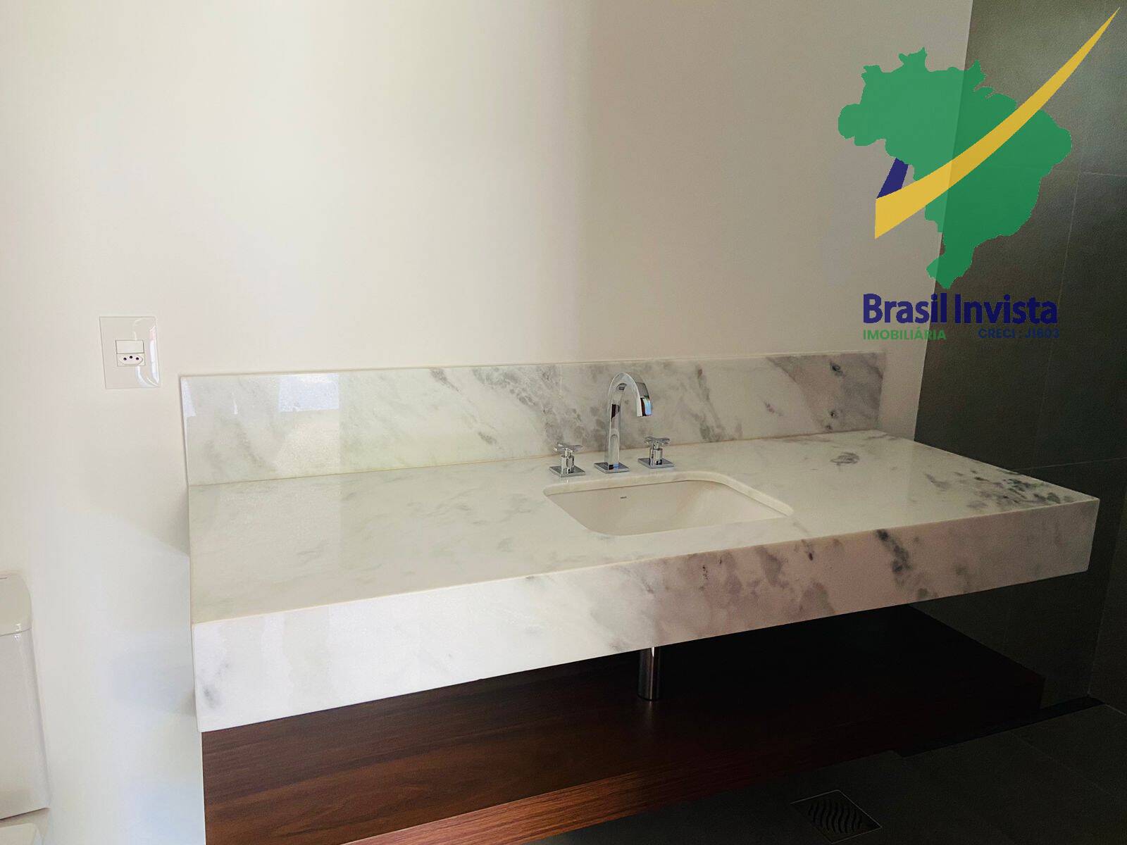 Casa à venda com 4 quartos, 331m² - Foto 11